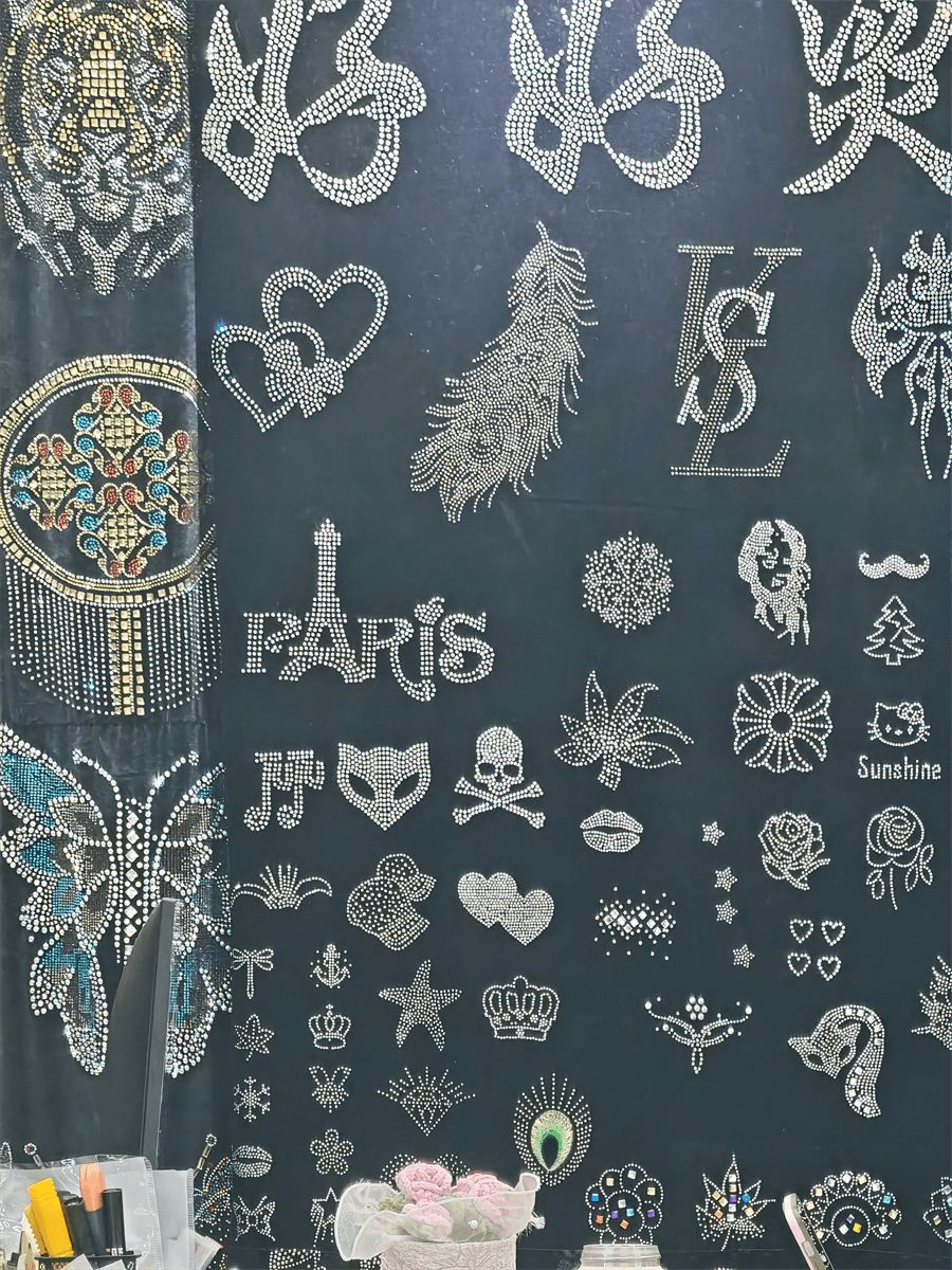 Custom OEM hotfix rhinestone styles with Flatback Hotfix technique for denim T-shirt bags shoes hats and fashion accessories